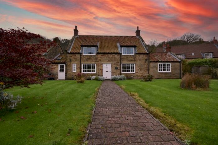 3 Bedroom Property To Rent In The Valley, Sandsend, Whitby, YO21