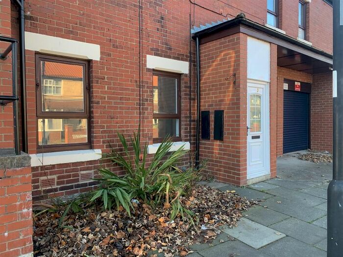 1 Bedroom Flat To Rent In Lyndhurst Lodge, Monkseaton, Tyne And Wear, NE25