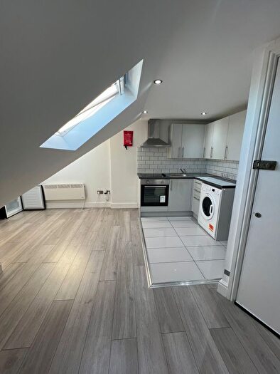 1 Bedroom Flat To Rent In Eastern Avenue, Ilford, IG2
