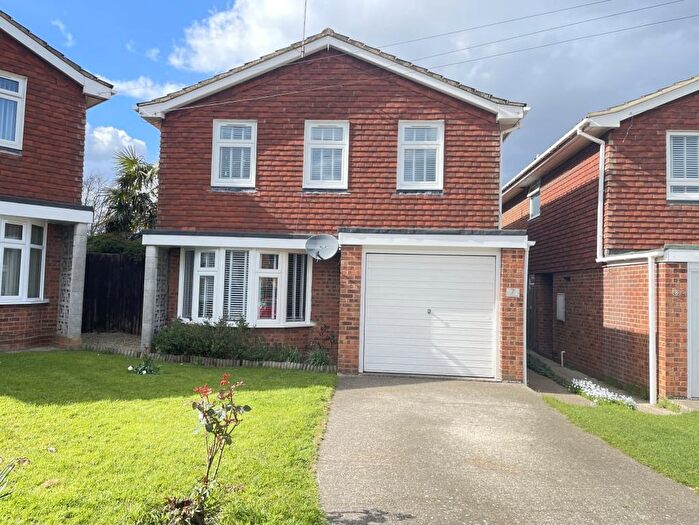 4 Bedroom Detached House For Sale In The Downage, Gravesend, DA11