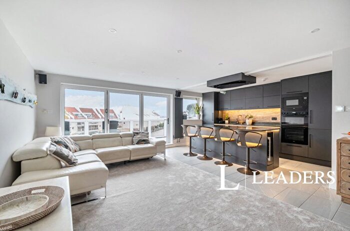 3 Bedroom Flat For Sale In Lake Avenue, Poole, Dorset, BH15