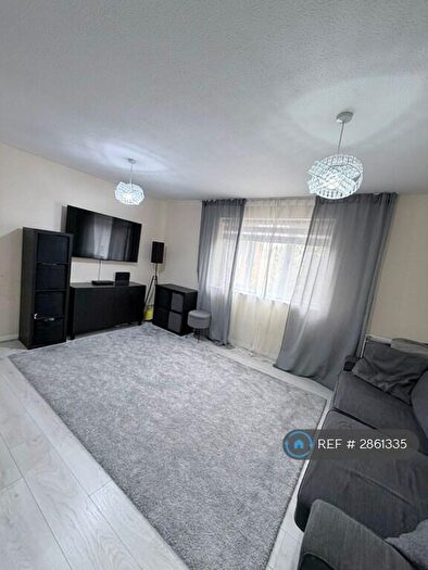2 Bedroom Flat To Rent In Pear Tree Court, Ilford, IG2