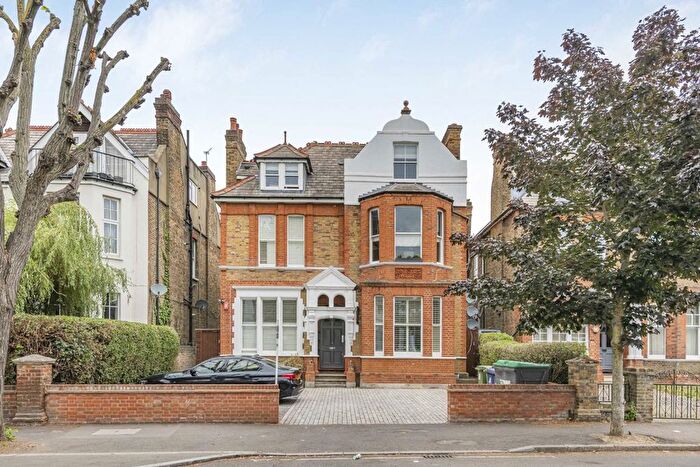 2 Bedroom Flat For Sale In Madeley Road, Ealing, W5