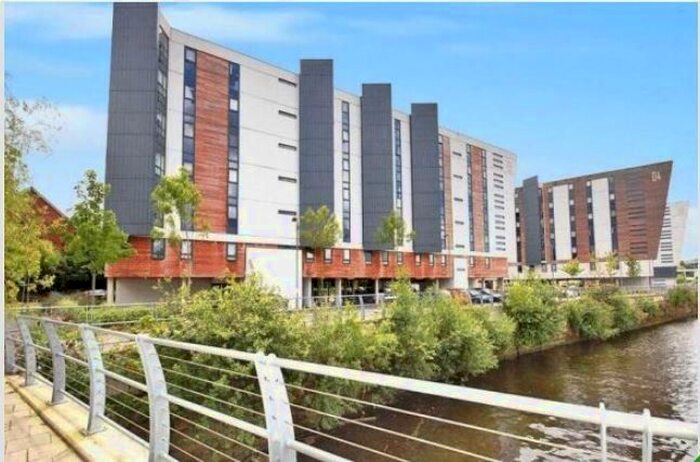 2 Bedroom Flat To Rent In Lock 5, The Decks, Runcorn, Cheshire WA7