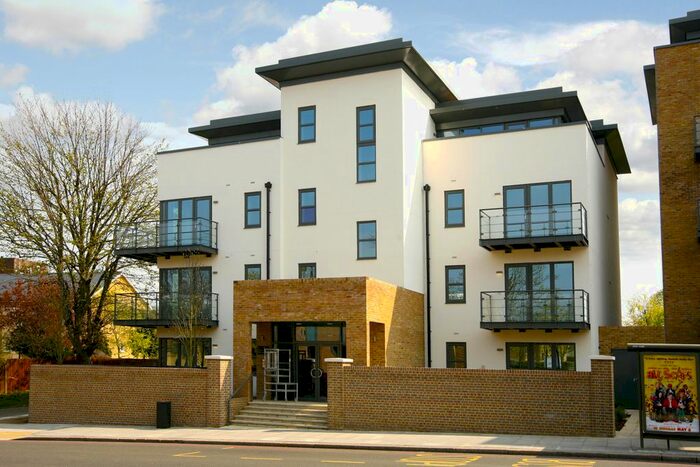 2 Bedroom Flat To Rent In Roehampton Lane, London, SW15