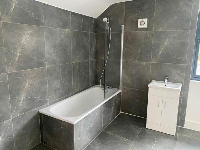 6 Bedroom Detached House To Rent In Slough Road, Iver, Buckinghamshire, SL0