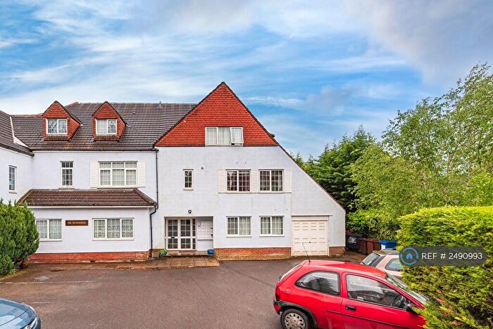 2 Bedroom Flat To Rent In The Devonshires, Epsom, KT17