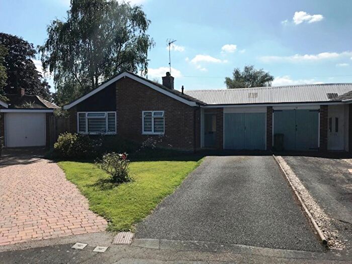 2 Bedroom Detached Bungalow To Rent In Holland Close, Bidford-on-avon, B50