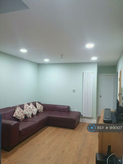 2 Bedroom Flat To Rent In Grove Road, Romford, RM6