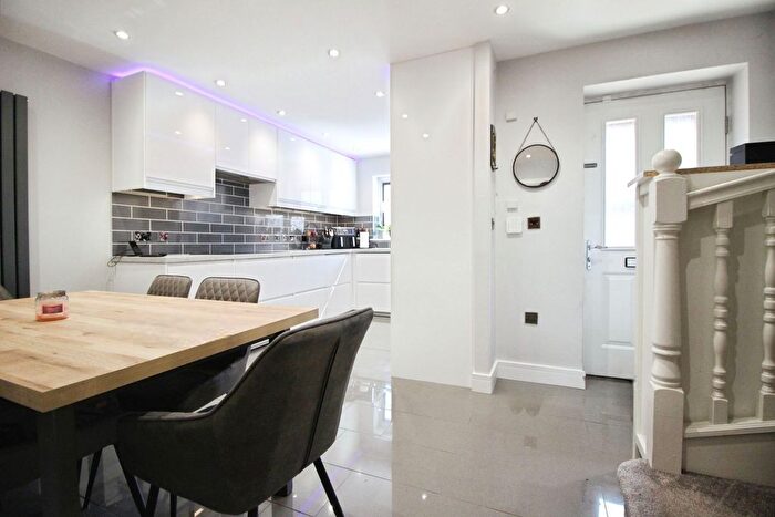 3 Bedroom End Of Terrace House To Rent In Pavilion Close, Swindon, SN1