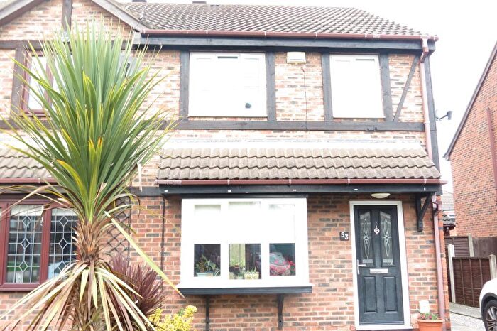 3 Bedroom Semi-Detached House To Rent In Ashdene Close, Willerby, Hull, HU10