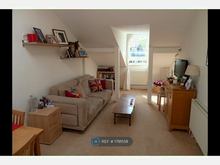 2 Bedroom Flat To Rent In Elsham Road, London, W14