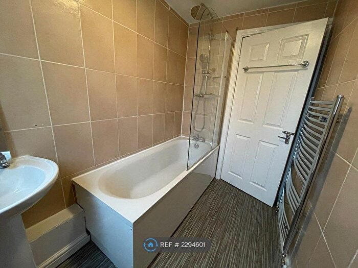 4 Bedroom Terraced House To Rent In Southfield Mount, Armley, Leeds, LS12
