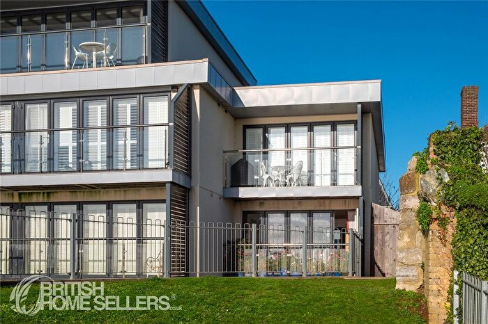 2 Bedroom Flat For Sale In Grange Road, Sandown, Isle Of Wight, PO36