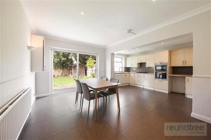 4 Bedroom House For Sale In Haslemere Avenue, Hendon, NW4