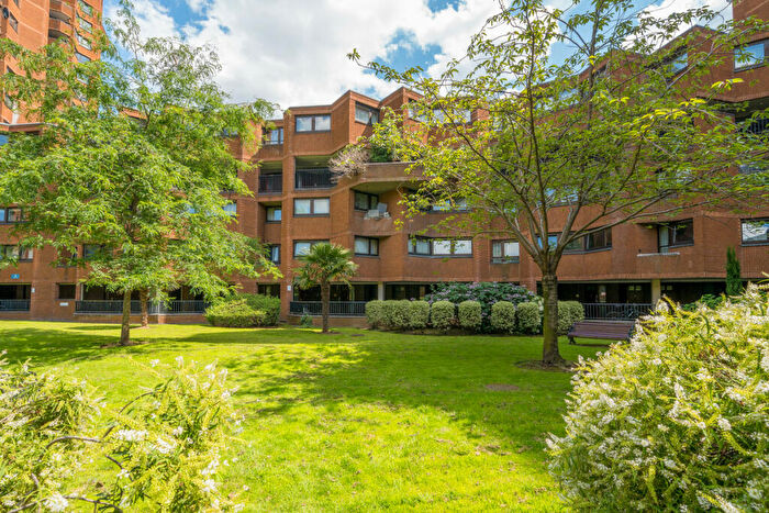 3 Bedroom Apartment For Sale In Blantyre Walk, London, SW10