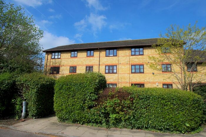 1 Bedroom Flat To Rent In Park Lodge, - St Albans Road, Watford, WD25