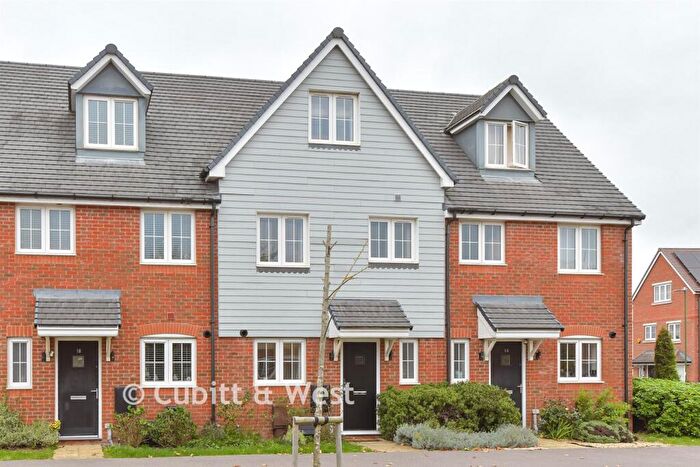 3 Bedroom Terraced House For Sale In Longacres Way, Chichester, West Sussex, PO20