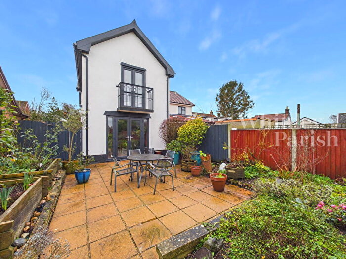 3 Bedroom Semi-Detached House For Sale In Millers Square, Attleborough, NR17