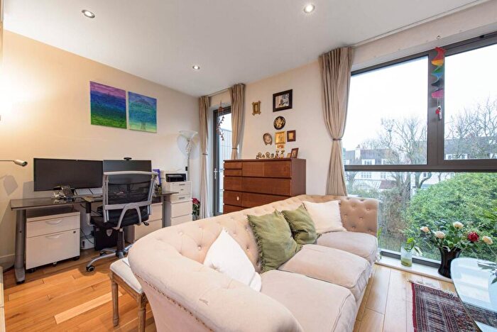 2 Bedroom Flat For Sale In Cascades Apartments, Hampstead, London, NW3
