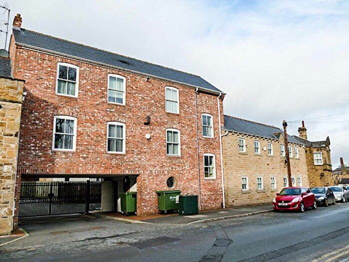 2 Bedroom Apartment To Rent In Rhodes Court, Morley, LS27
