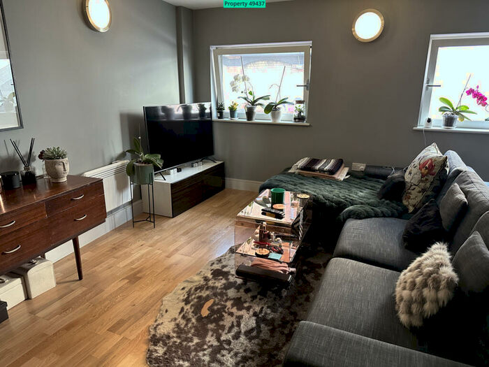 2 Bedroom Flat To Rent In Flat, Hare Marsh, London, E2