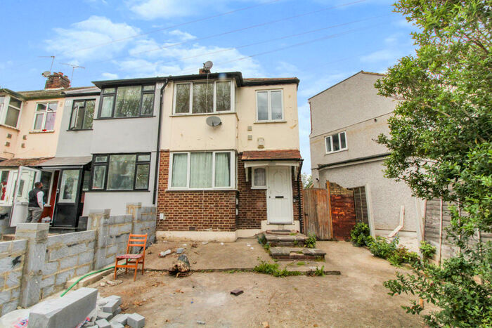 4 Bedroom End Of Terrace House To Rent In Stevenage Road, London, E6