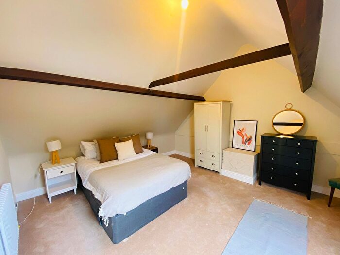 2 Bedroom Detached Bungalow To Rent In Murrin Road, Maidenhead, SL6