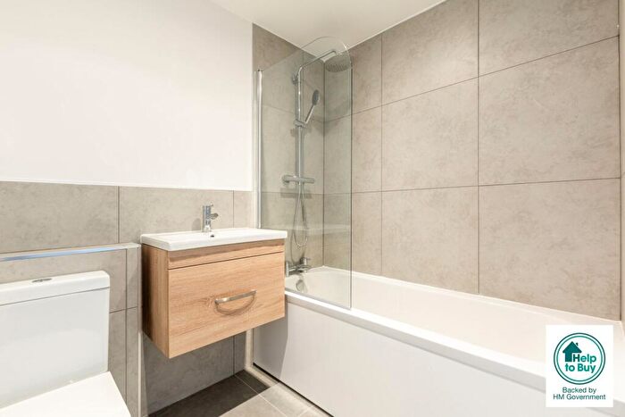 1 Bedroom Flat To Rent In Queens Square, Crawley, RH10