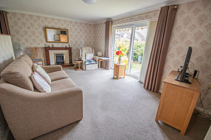 2 Bedroom Bungalow For Sale In Meadowlark Grove, Oakwood, DE21