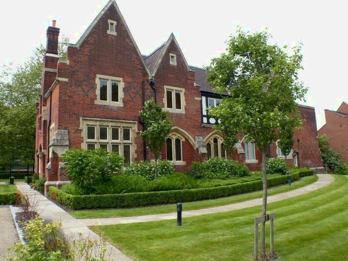 2 Bedroom Flat To Rent In The Galleries, Brentwood, Essex, CM14