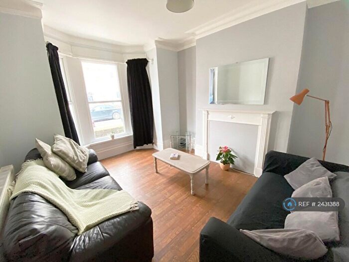 5 Bedroom Terraced House To Rent In Britannia Road, Southsea, PO5