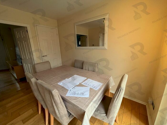 3 Bedroom Semi-Detached House To Rent In Calico Close, Salford, M3