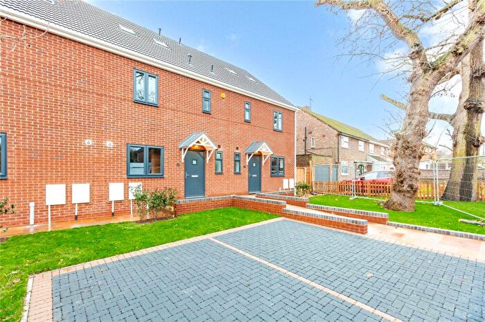 4 Bedroom Terraced House To Rent In Wrexham Road, Noak Hill, RM3