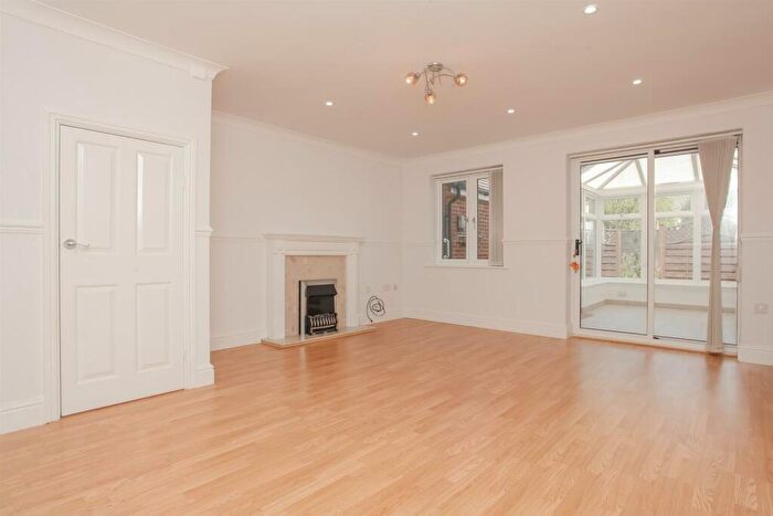 3 Bedroom End Of Terrace House For Sale In Ashmead Road, Banbury, OX16