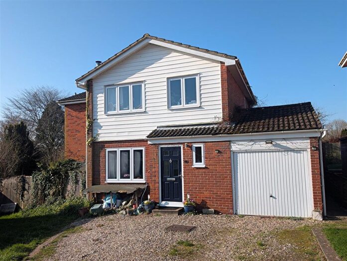 4 Bedroom Detached House For Sale In Ramsholt Close, North Waltham, Basingstoke, RG25