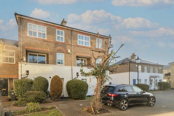 3 Bedroom Property To Rent In Timothy Close, London, SW4