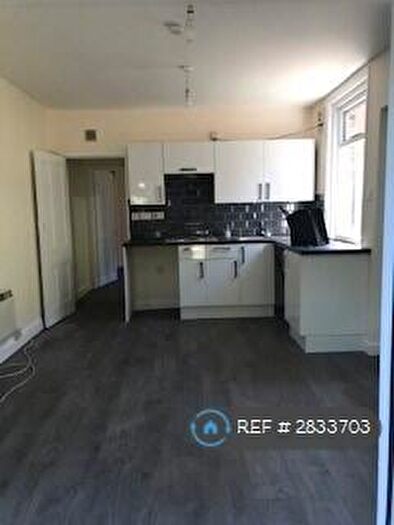1 Bedroom Flat To Rent In Highfield Crescent, Southampton, SO17