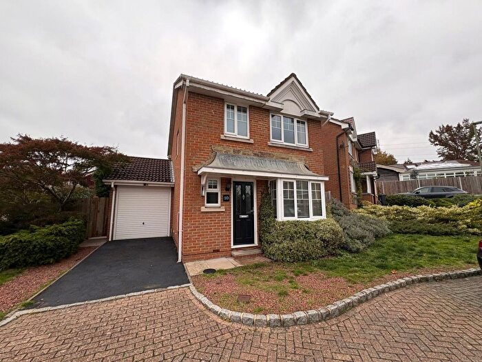 3 Bedroom Detached House To Rent In Curtis Close, Camberley, Surrey, GU15