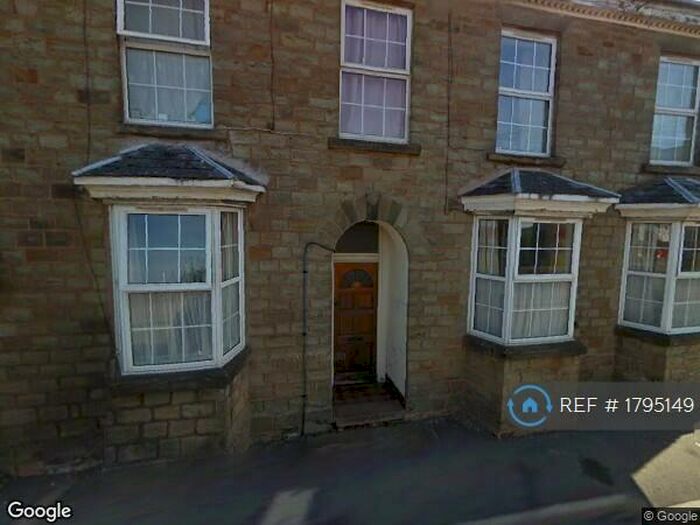 1 Bedroom Flat To Rent In Commercial Street, Cinderford, GL14