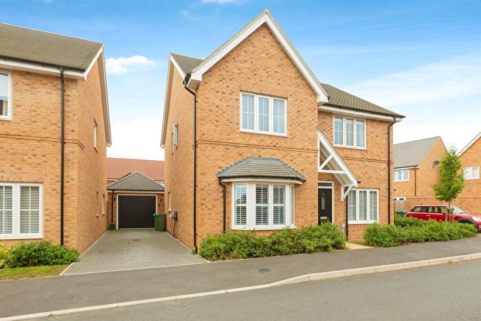 4 Bedroom Detached House For Sale In Lovell Way, Haddenham, Aylesbury, HP17