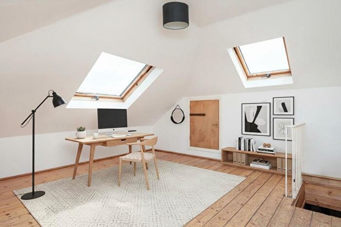 2 Bedroom Flat For Sale In Selsdon Road, London, SE27