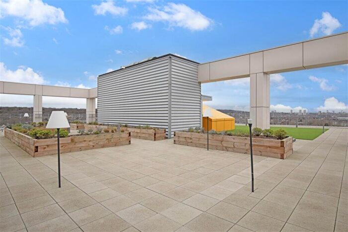 3 Bedroom Flat To Rent In Felixstowe Road, London, SE2