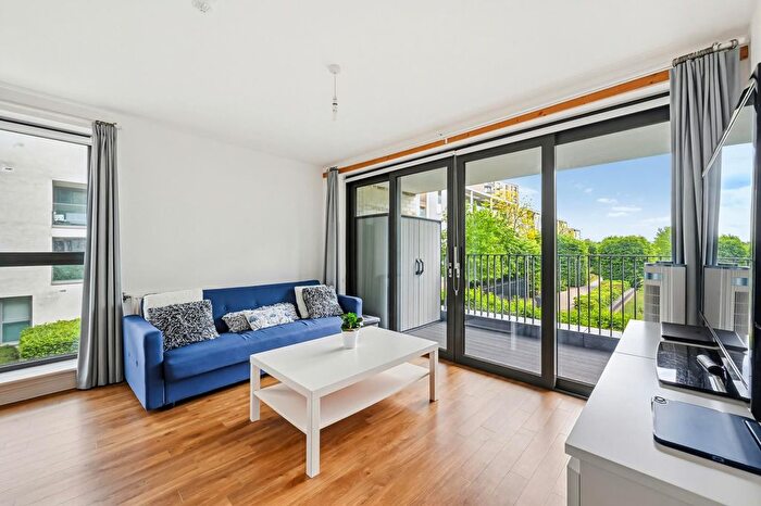 2 Bedroom Flat For Sale In Kingfisher Heights, London, E16