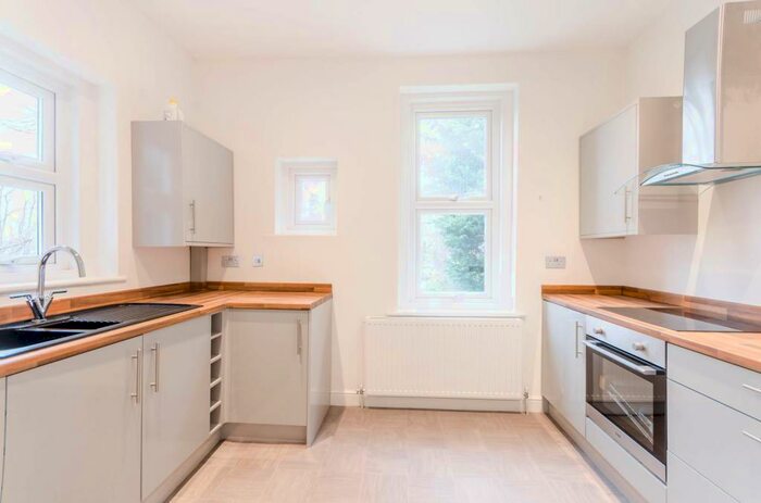 2 Bedroom Flat To Rent In Holmleigh Road, Hackney, London, N16