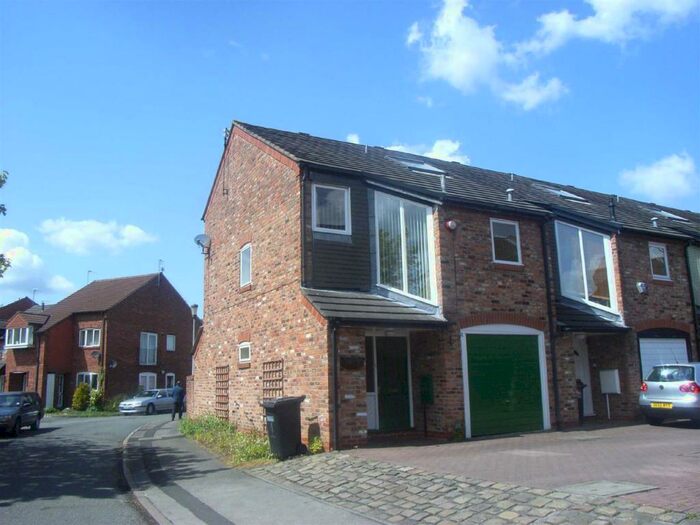3 Bedroom Town House To Rent In Gatcombe Mews, Boleyn Park, Wilmslow, SK9