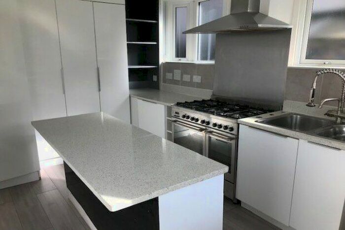 4 Bedroom Semi-Detached House To Rent In Court Drive, Croydon, CR0