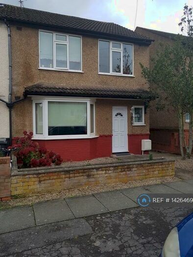 3 Bedroom Semi-Detached House To Rent In Coval Avenue, Chelmsford, CM1