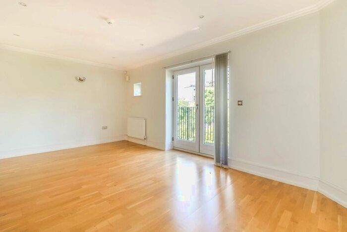 5 Bedroom Property To Rent In Tallow Road, Brentford, TW8