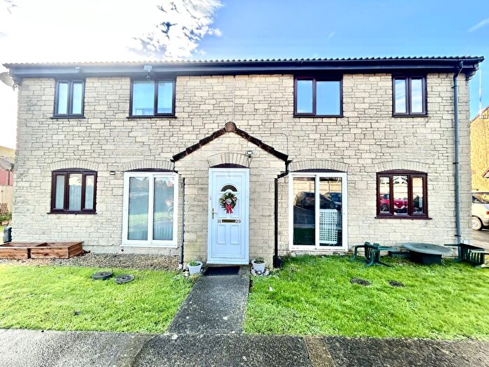2 Bedroom Flat For Sale In Meadowcroft, New Road, Gillingham, SP8